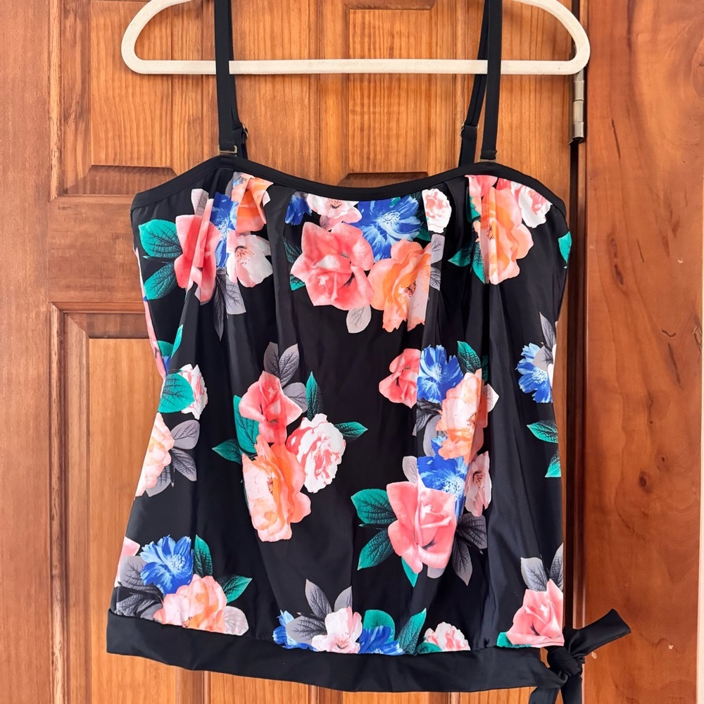 NEW Island Escape Convertible Tankini Swim Top Women’s 14 Black Floral Multi